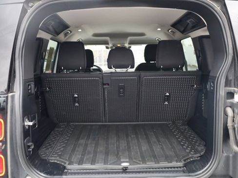 Used 2021 Land Rover Defender 110 image 24