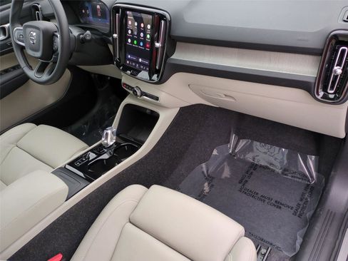 Used 2025 Volvo XC40 B5 Plus w/ Protection Package Premier image 20
