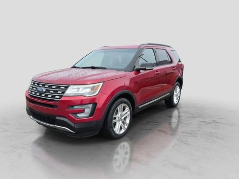 Used 2017 Ford Explorer XLT w/ Equipment Group 202A AWD/4WD image 4