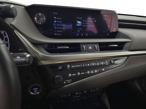 Used 2020 Lexus ES 300h w/ Accessory Package 2 FWD image 22