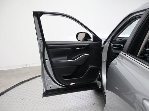 Certified 2024 Toyota Highlander XLE image 16