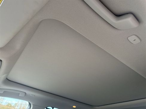 Used 2023 Nissan Rogue SL w/ SL Premium Package image 11