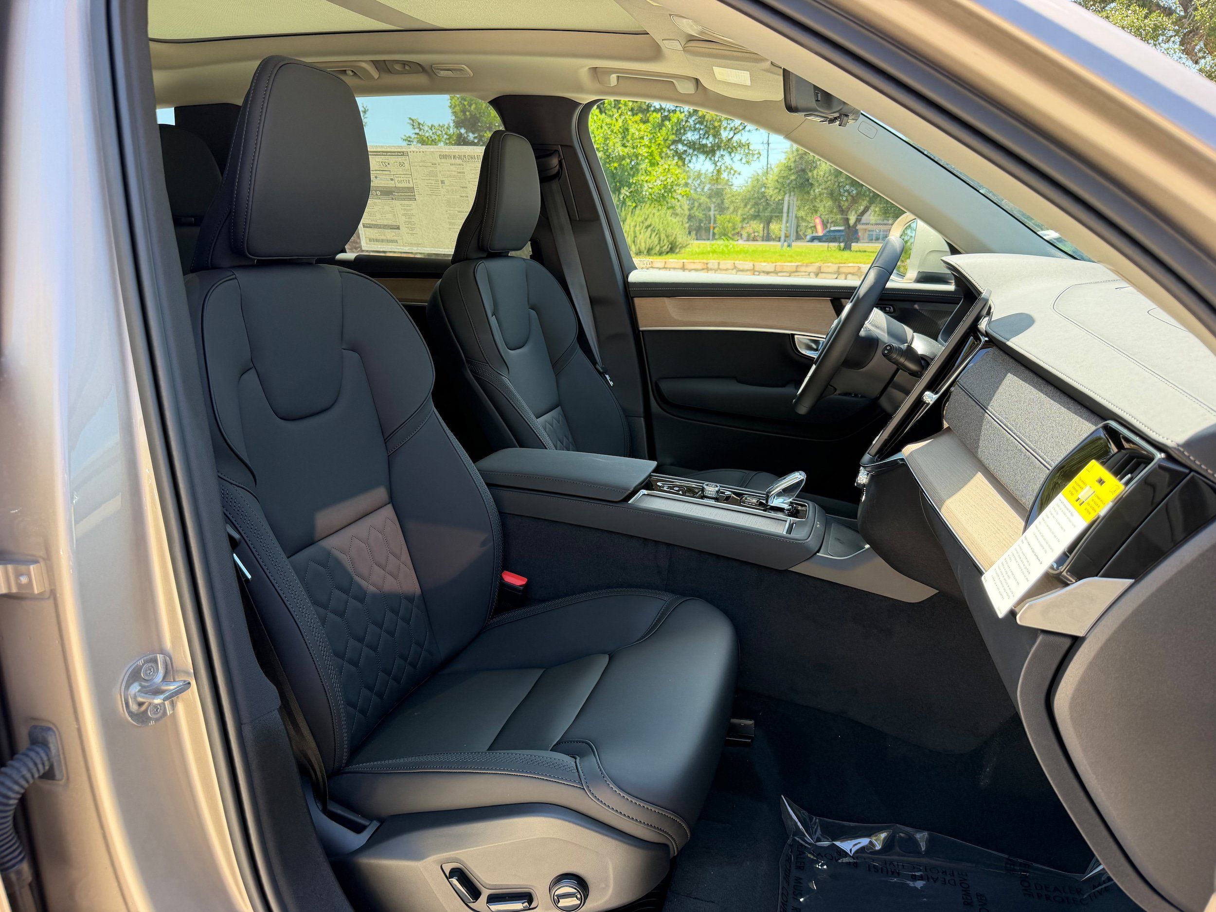 New 2026 Volvo XC90 T8 Plus w/ Protection Package Premier AWD/4WD image 8