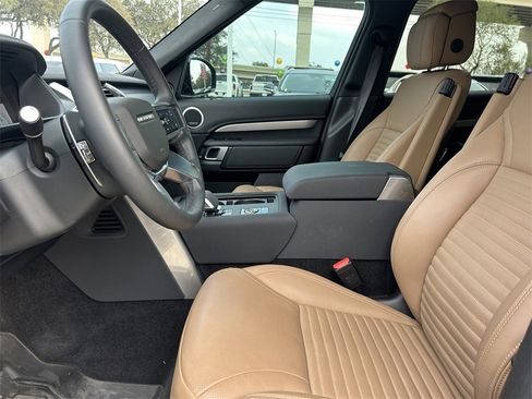Used 2024 Land Rover Discovery Dynamic SE image 16