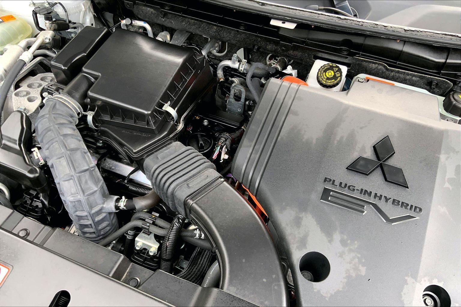 Used 2025 Mitsubishi Outlander 4WD Plug-In Hybrid image 33
