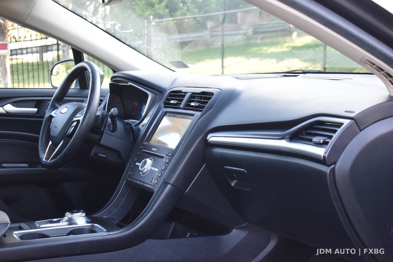 Used 2018 Ford Fusion Titanium AWD/4WD image 16