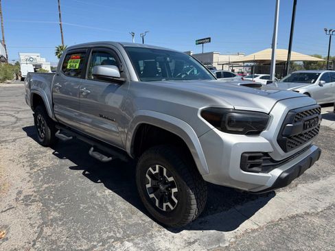 Used 2016 Toyota Tacoma SR5 w/ SR5 Appearance Package (SN) image 8