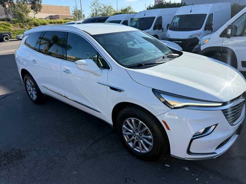 Used 2024 Buick Enclave Premium AWD/4WD image 12