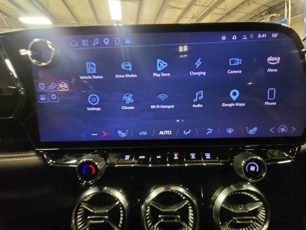Used 2025 Chevrolet Blazer EV LT AWD/4WD image 19