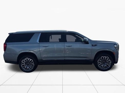 Used 2024 GMC Yukon XL Denali Ultimate AWD/4WD image 7