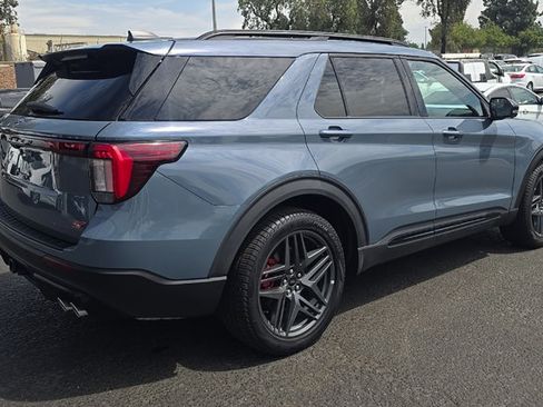 Used 2025 Ford Explorer ST AWD/4WD image 6