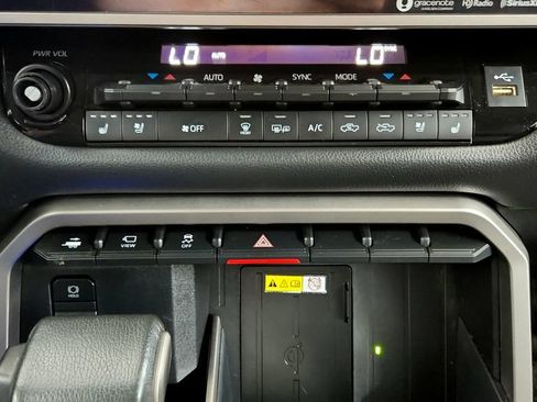 Used 2023 Toyota Tundra Limited AWD/4WD image 45