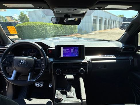 Used 2025 Toyota Tacoma TRD Sport AWD/4WD image 18