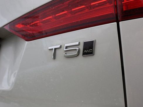 Used 2021 Volvo V60 T5 Cross Country w/ Climate Package image 32