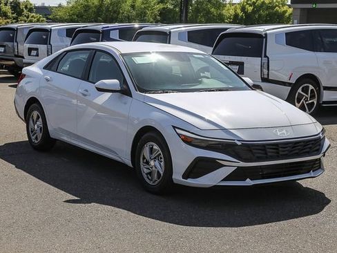 New 2026 Hyundai Elantra SE FWD image 6