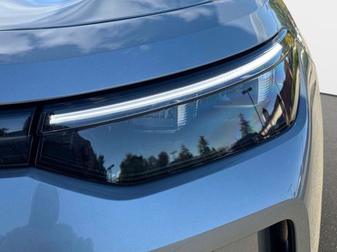 New 2025 Volkswagen Tiguan SE image 3