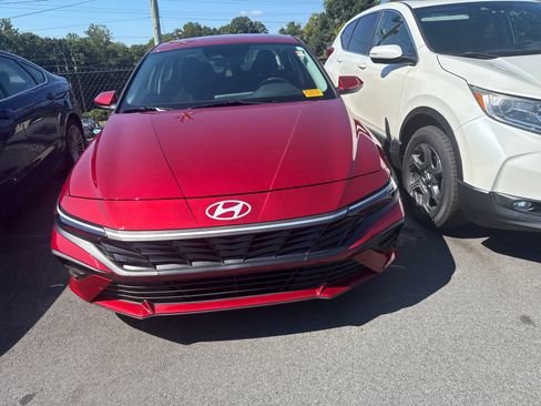 Used 2024 Hyundai Elantra Blue FWD image 2