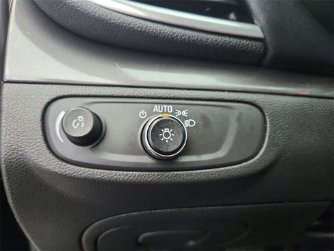 Used 2021 Buick Encore Preferred image 30