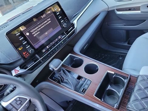 Used 2022 Toyota Sienna XLE image 36