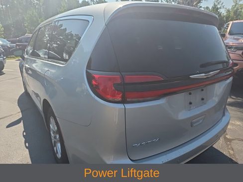 Used 2024 Chrysler Pacifica Touring FWD image 4