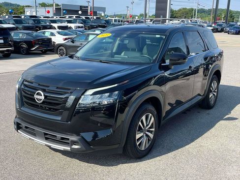 Used 2023 Nissan Pathfinder SL w/ Black Appearance Package AWD/4WD image 31