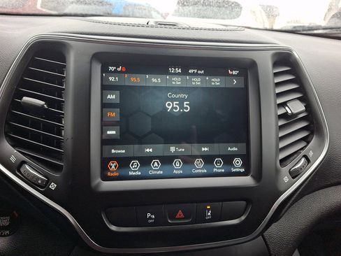 Used 2021 Jeep Cherokee Latitude Lux w/ Comfort/Convenience Group image 17