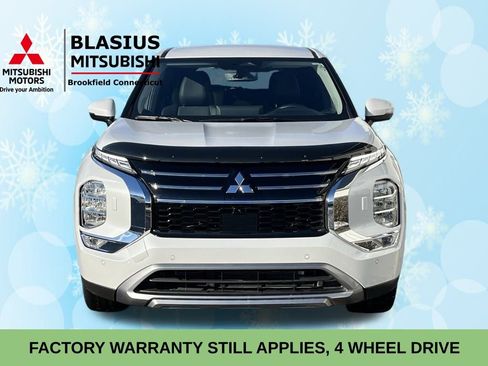 Used 2025 Mitsubishi Outlander SE image 3