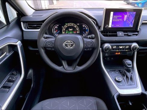 Used 2024 Toyota RAV4 XLE AWD/4WD image 5