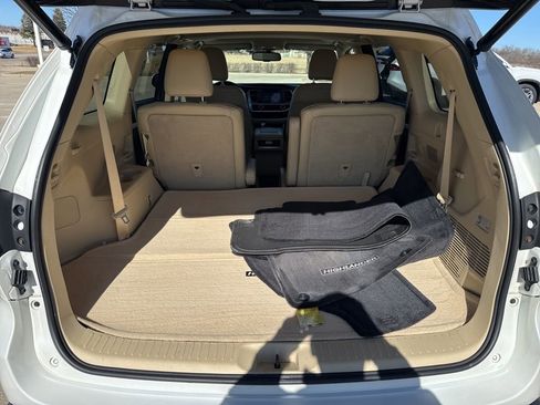 Used 2014 Toyota Highlander XLE image 18