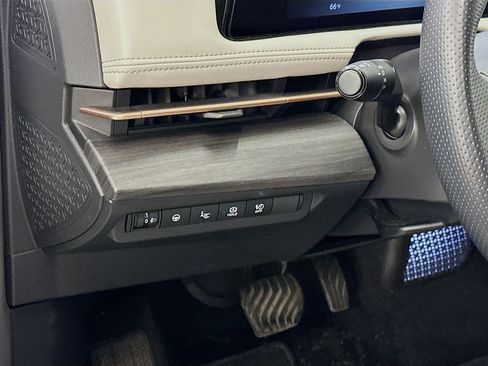 Used 2023 Nissan Ariya AWD image 17