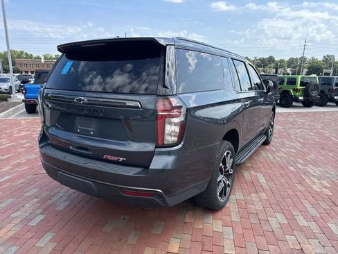 Used 2021 Chevrolet Suburban RST w/ Luxury Package RWD image 13