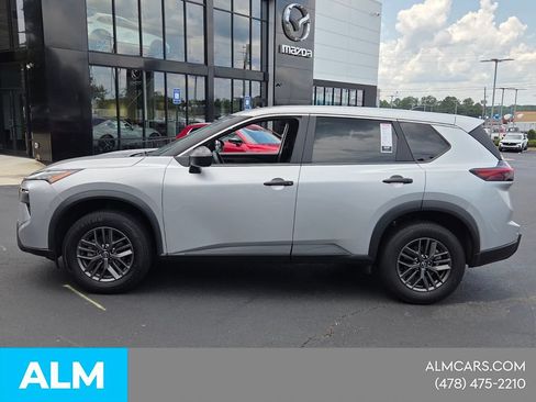 Used 2024 Nissan Rogue S FWD image 4