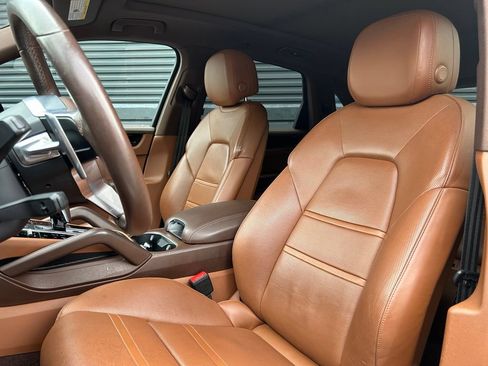 Certified 2020 Porsche Cayenne AWD/4WD image 5