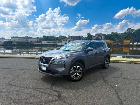 Used 2023 Nissan Rogue SV AWD/4WD image 2