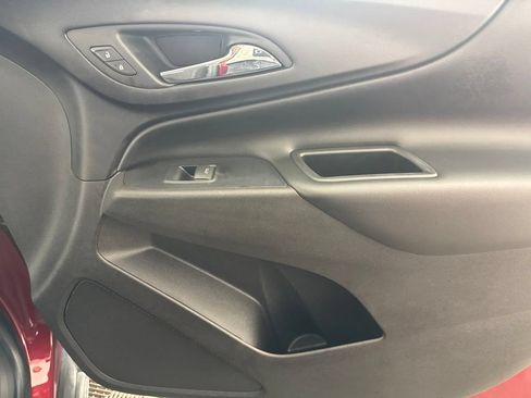 Used 2018 Chevrolet Equinox LT FWD image 21