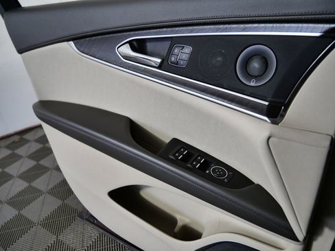 Certified 2019 Lincoln Nautilus Select image 28