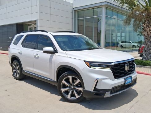 Used 2024 Honda Pilot Elite image 1