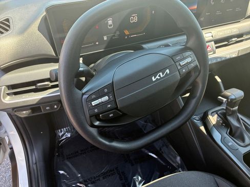 Used 2025 Kia K4 FWD image 27