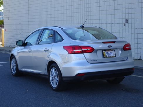 Used 2018 Ford Focus SE image 4
