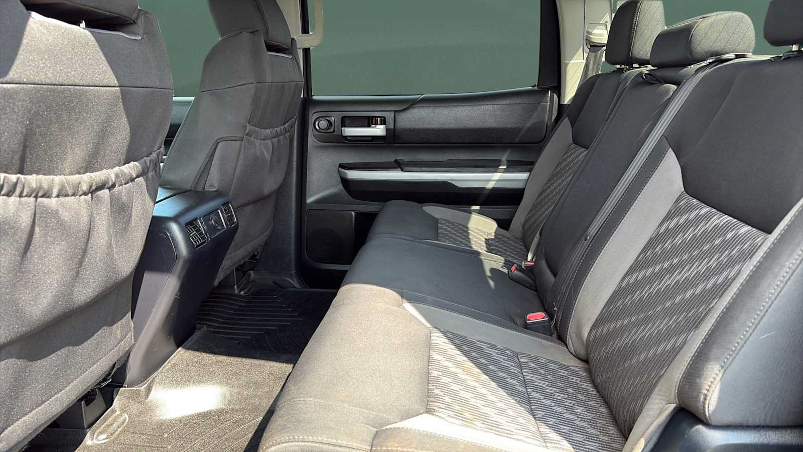 Used 2018 Toyota Tundra SR5 w/ SR5 Upgrade Package AWD/4WD image 18