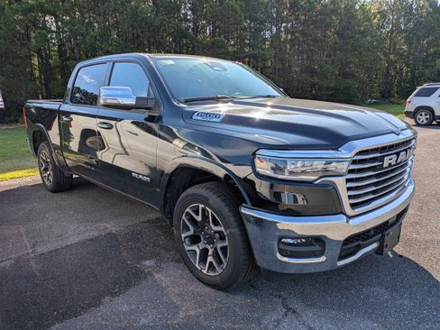 Used 2025 RAM 1500 Laramie AWD/4WD image 1