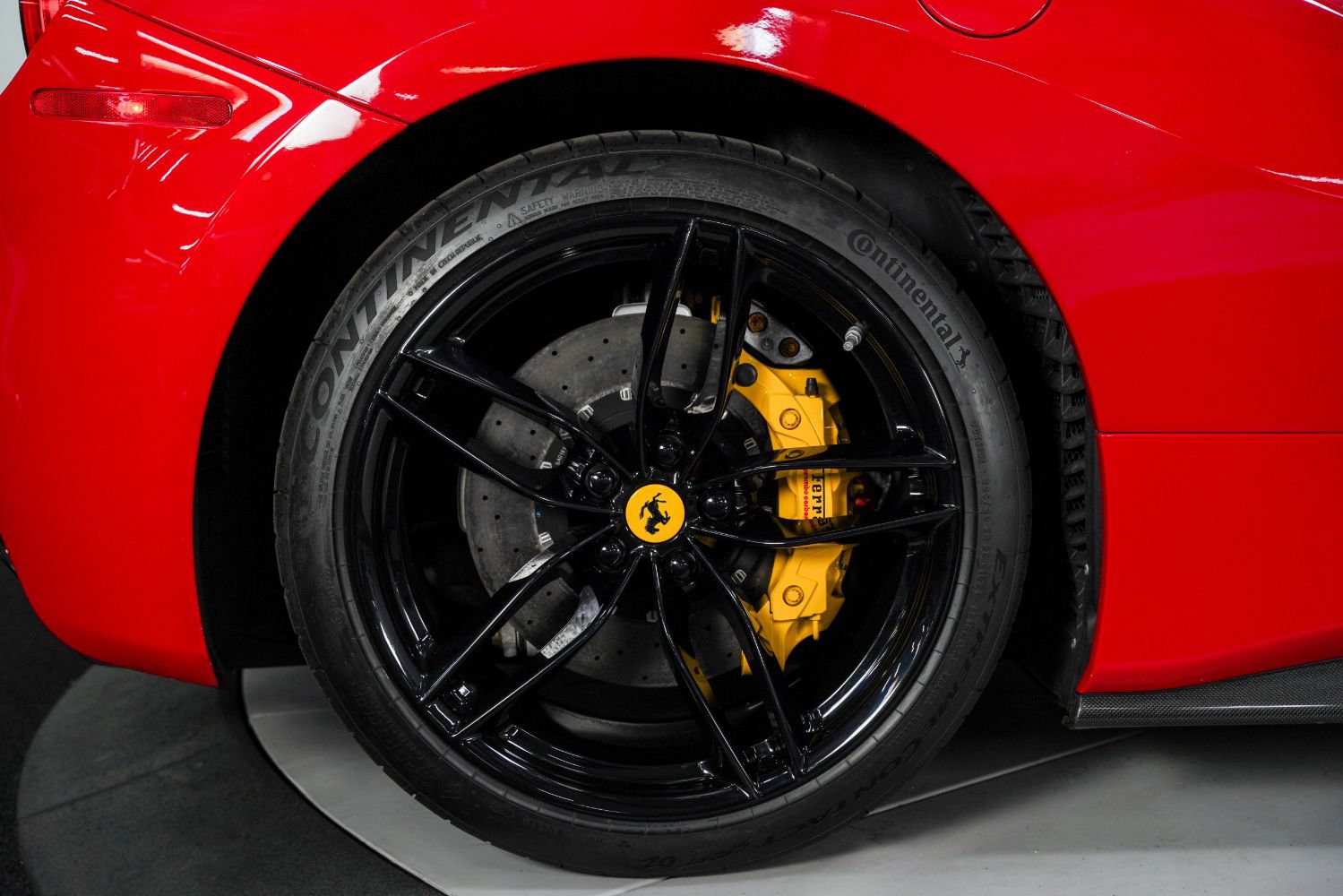 Used 2016 Ferrari 488 GTB RWD image 25