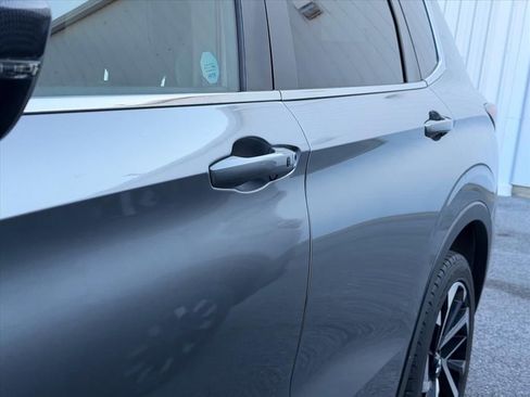 Used 2022 Mitsubishi Outlander SE image 9