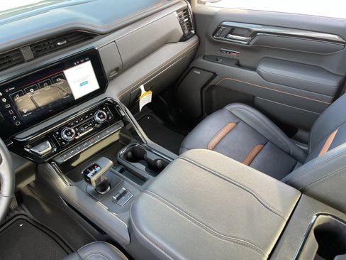 Certified 2026 GMC Sierra 1500 AT4 w/ Technology Package AWD/4WD image 17