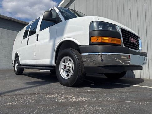 Used 2022 GMC Savana 2500 w/ Driver Convenience Package image 4