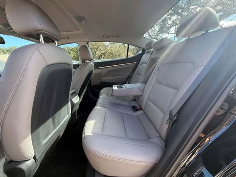 Used 2017 Hyundai Elantra Limited w/ Limited Tech Package 04 image 19