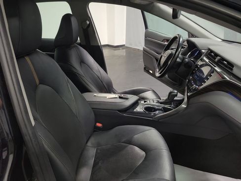Used 2020 Toyota Camry XLE w/ Carpet Mat Package FWD image 22