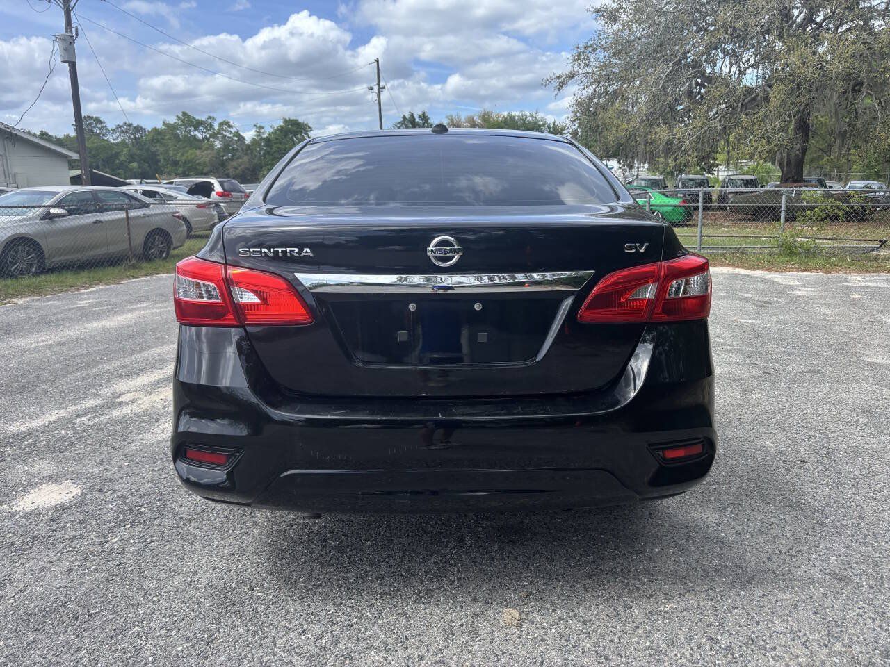 Used 2017 Nissan Sentra SV w/ Style Package FWD image 4
