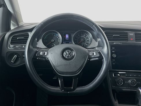 Used 2019 Volkswagen e-Golf SE w/ Driver Assistance Package FWD image 18