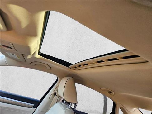 Used 2018 Volkswagen Passat 2.0T SE image 16